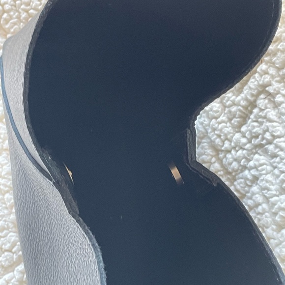 Black Pebbled Leather Women's Bag - Picture 7 of 12